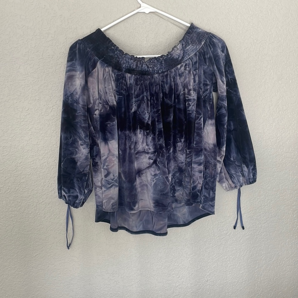 Off-the-shoulder velvet long-sleeve